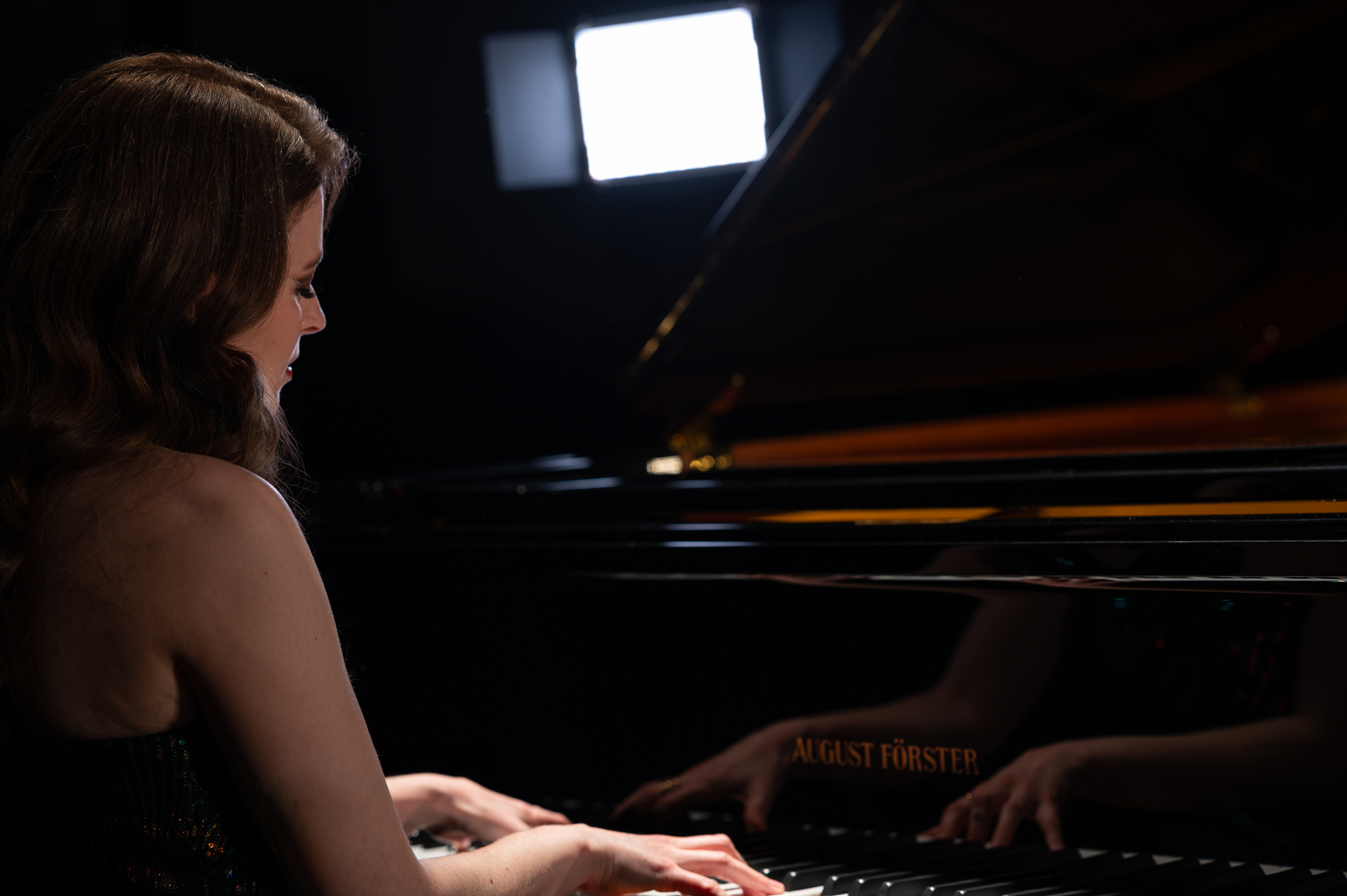Mains sur le piano